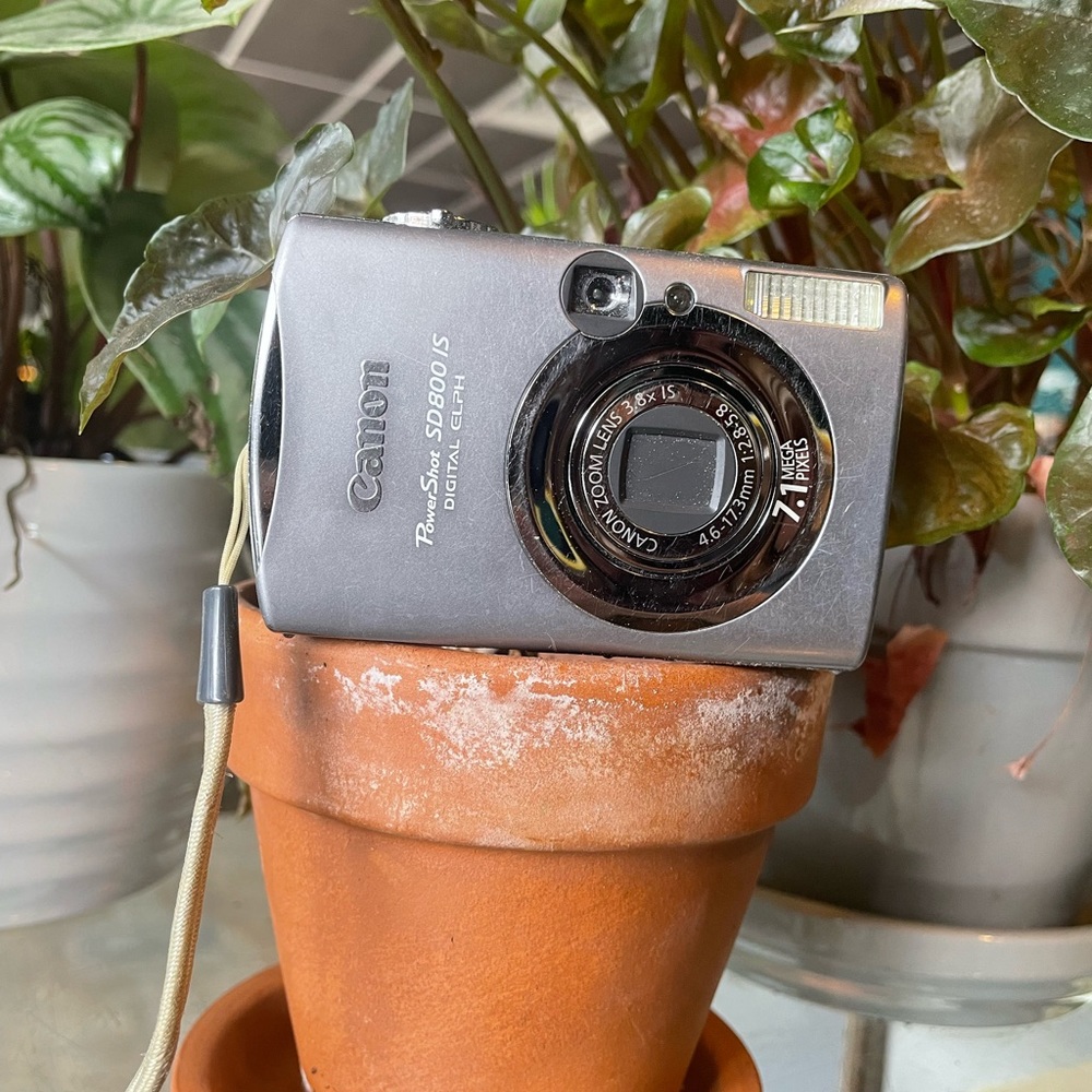 Canon PowerShot ELPH SD800 IS
